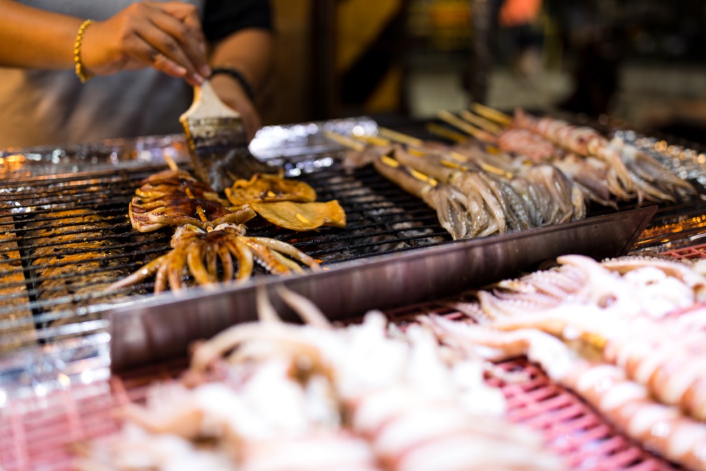 barbecue-squid-at-night-market-2022-12-15-20-45-59-utc